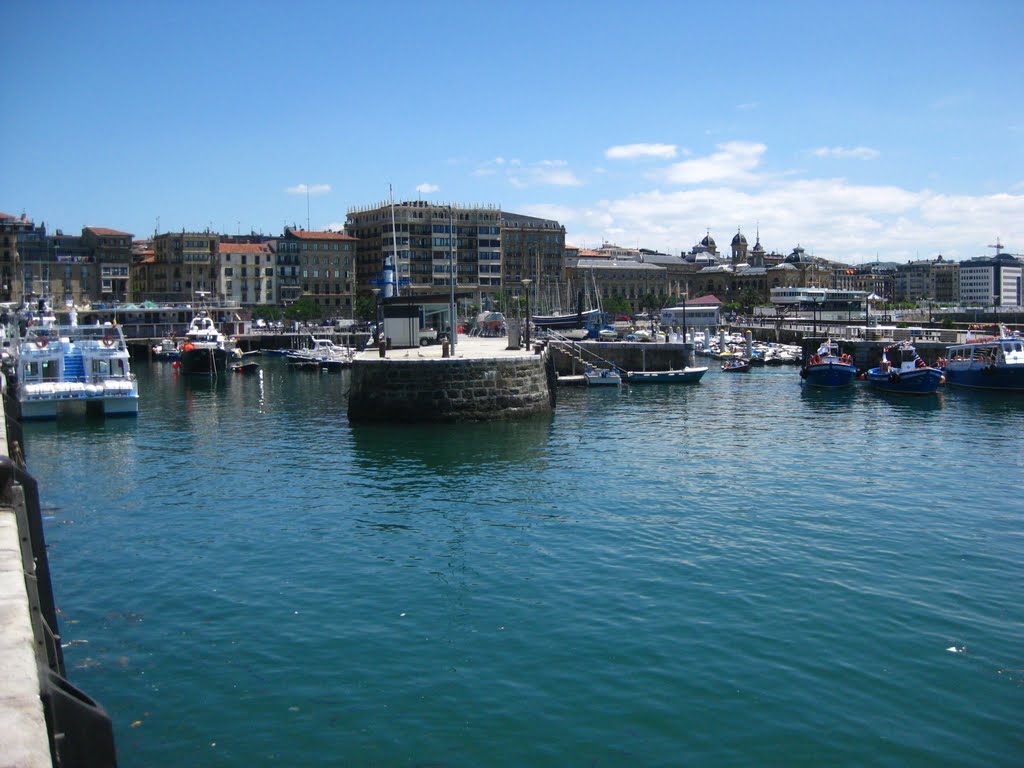 Puerto de Donosti by Dinamite!