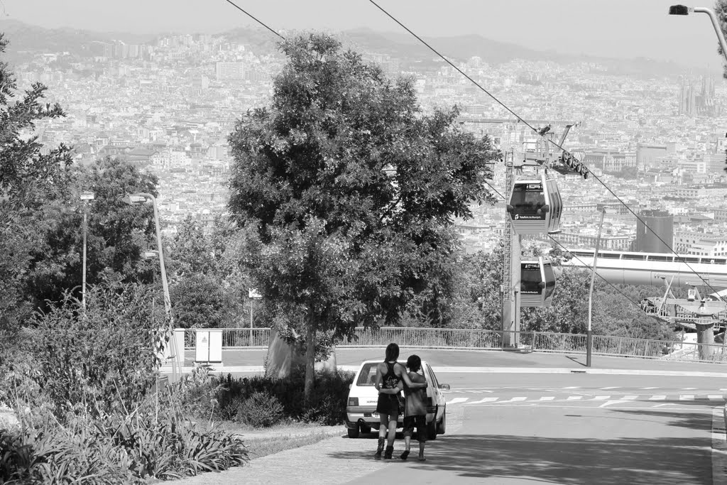 BAJADA DEL CASTELL DE MONTJUIC by P. Pedreira