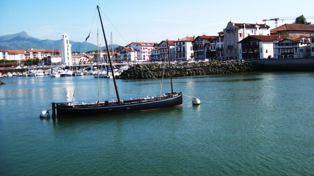 Puerto de Saint Jean de Luz by Dinamite!