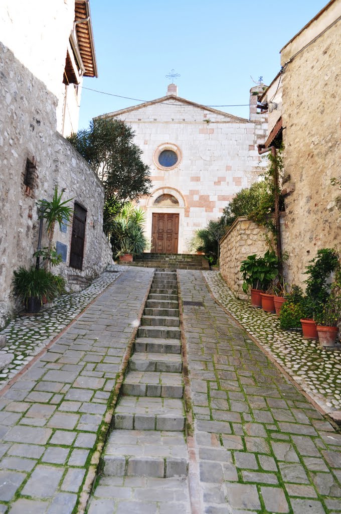 Castel di Lago TR. scalinata che porta alla chiesa by Silvano Saveri