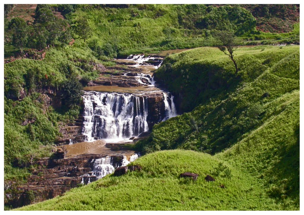 St-Clairs Falls by ortelli