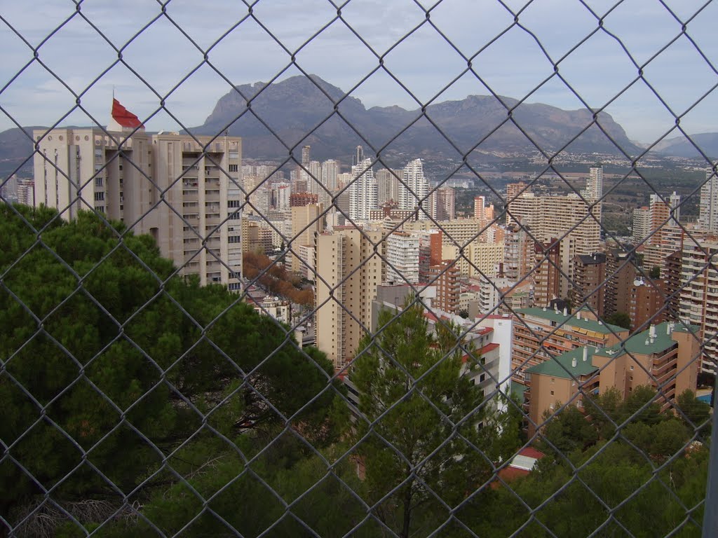 BENIDORM, ENTRE REJAS by Ramon DE LA FUENTE