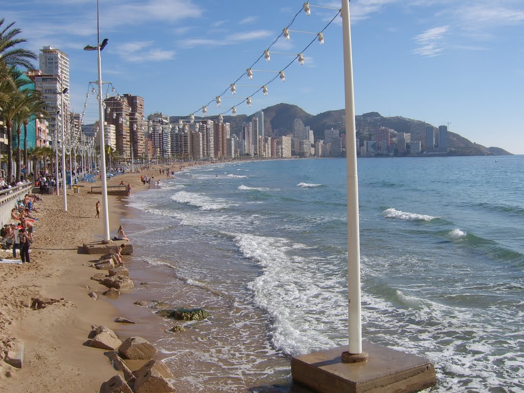 EL MAR, SE COME LA PLAYA DE LEVANTE by Ramon DE LA FUENTE