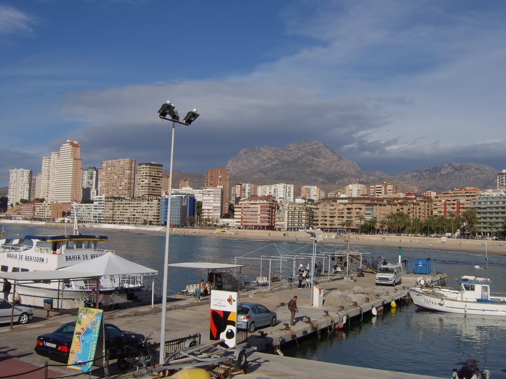 PUERTO DE BENIDORM by Ramon DE LA FUENTE