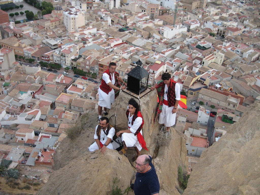 Los porteadores y Callosa de Segura al fondo by Jesus Franco Gomez