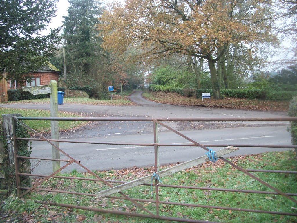 Post Horn Lane, by seeing it over the gate by Robert'sGoogleEarthP…