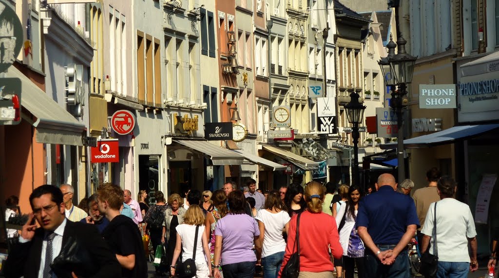 Geschäftige Sternstraße / Busy Sternstraße by patrique3000