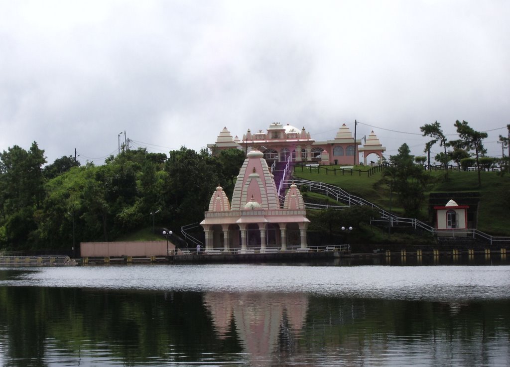 Grand Bssin Temple - Sacred lake by Nicy