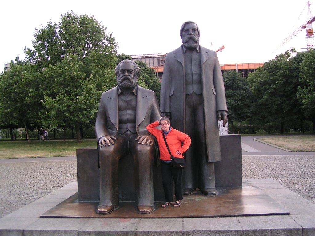 Berlin Marx Engels Denkmal by G.Mariss