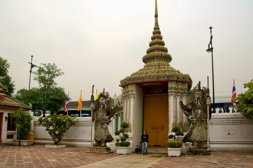 Thailand Bangkok Wat Pho by Paparazzi Stas