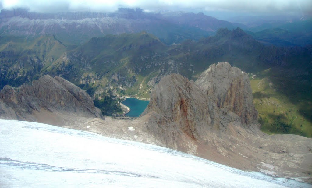 Lacul Fedaia .Vedere de pe ghetarul Marmoladei. by Annelise L  Floroian