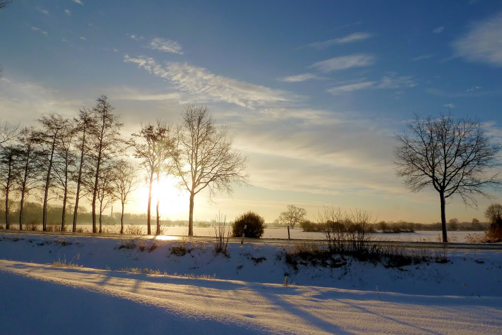 Wintersonne 1 (Isernhagen) by Burkhard Foltz