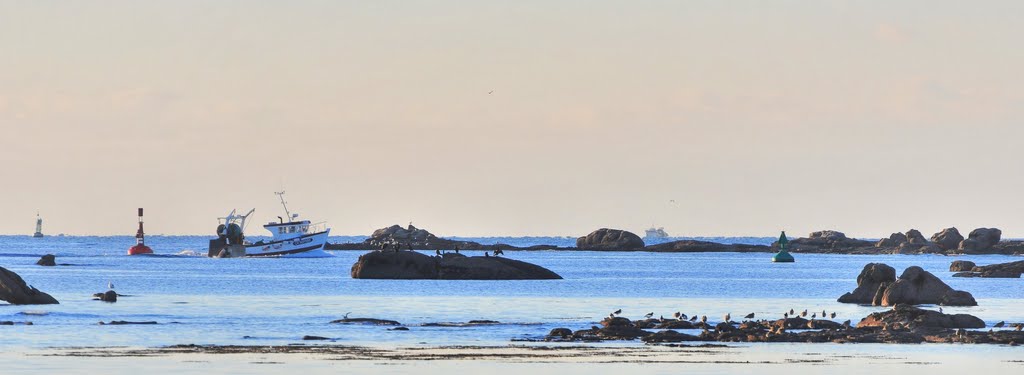 Fishing boat betwen the rocks by BritPlom