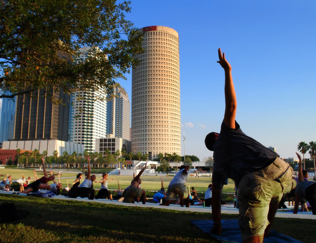 Yoga in the Park by gordon tarpley