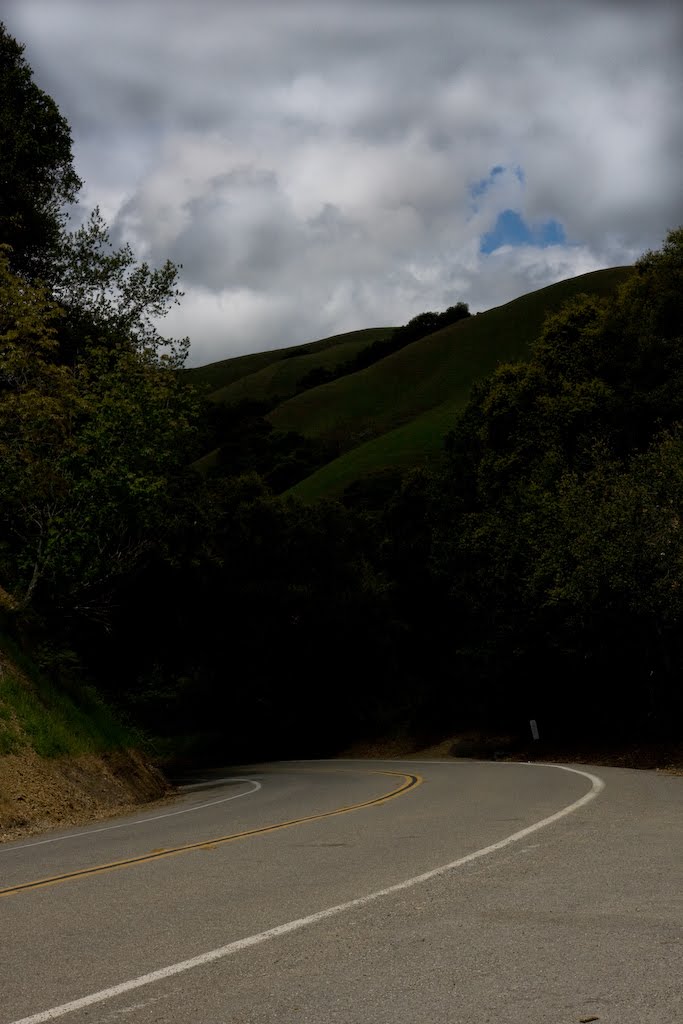 Strange light on Palomares Road, California by Henrik Johansson