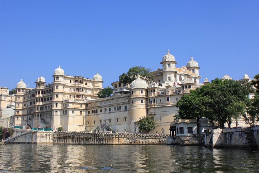 City Palace, Udaipur by Wim de Vries