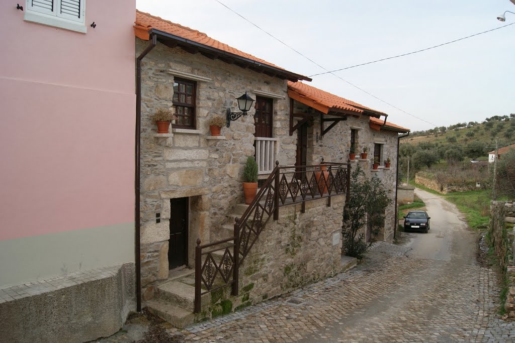 CEDÃES - Vale de Lobo - CASA TRADICIONAL TRANSMONTANA RECUPERADA by LUÍS A. D. LIBERAL