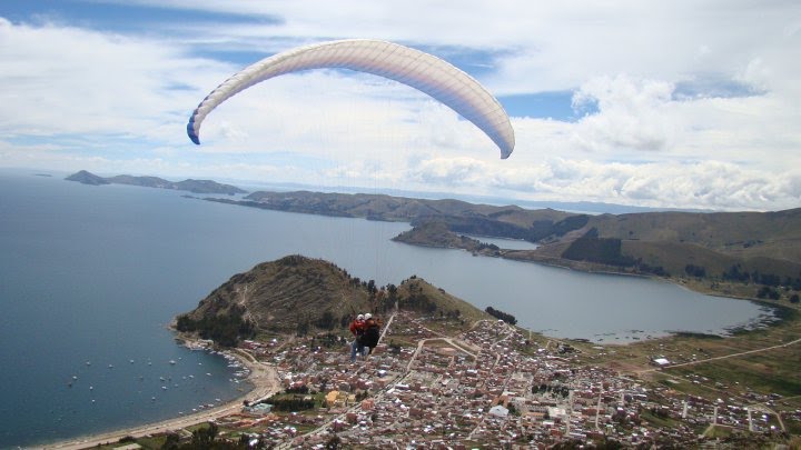 Despegue de Parapente en Copacabana by Marco Aruquipa Zente…