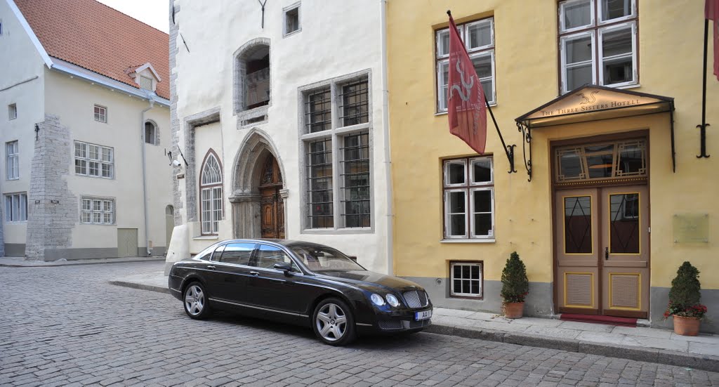 Bentley in Talinn - Vana Tallinn by Ilkka Luoma