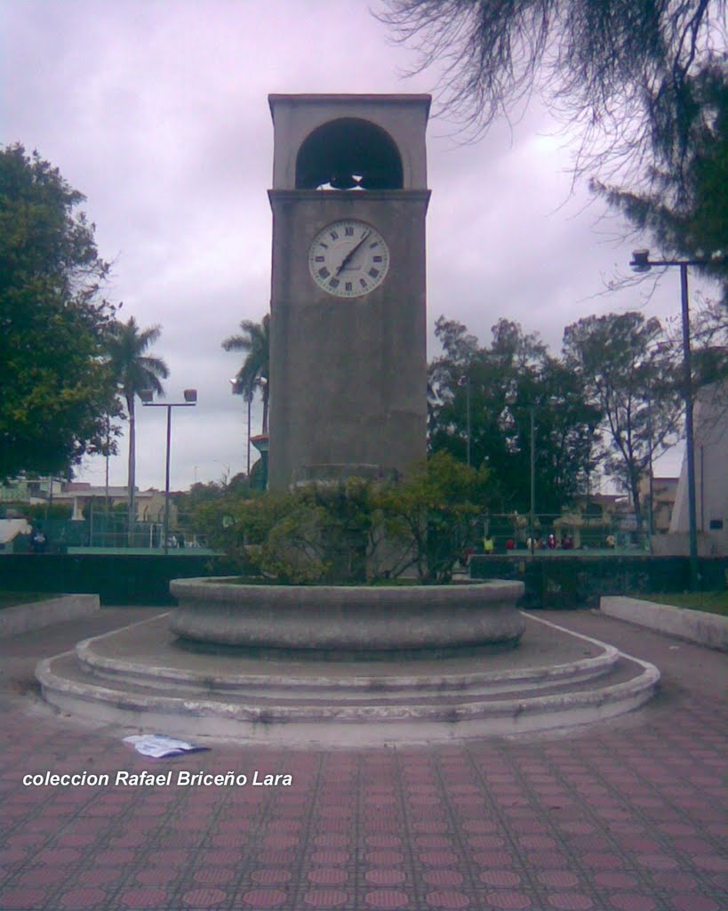 Reloj Plaza del "Golfo" by Rafael Briceño Lara