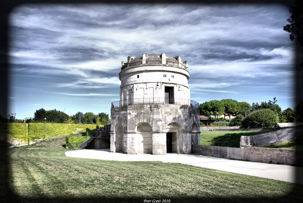 Theodorih mausoleum by Peer Gunt