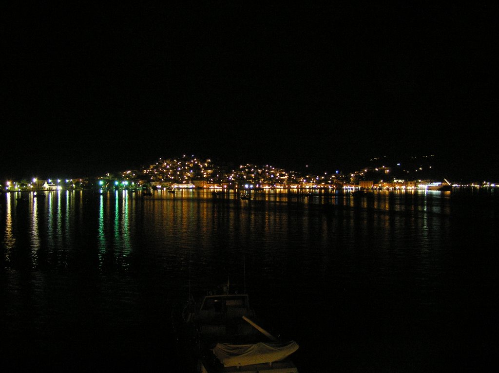 O Πόρος το Βράδυ από το Hotel Poros Image by tasos.giannikopoulos