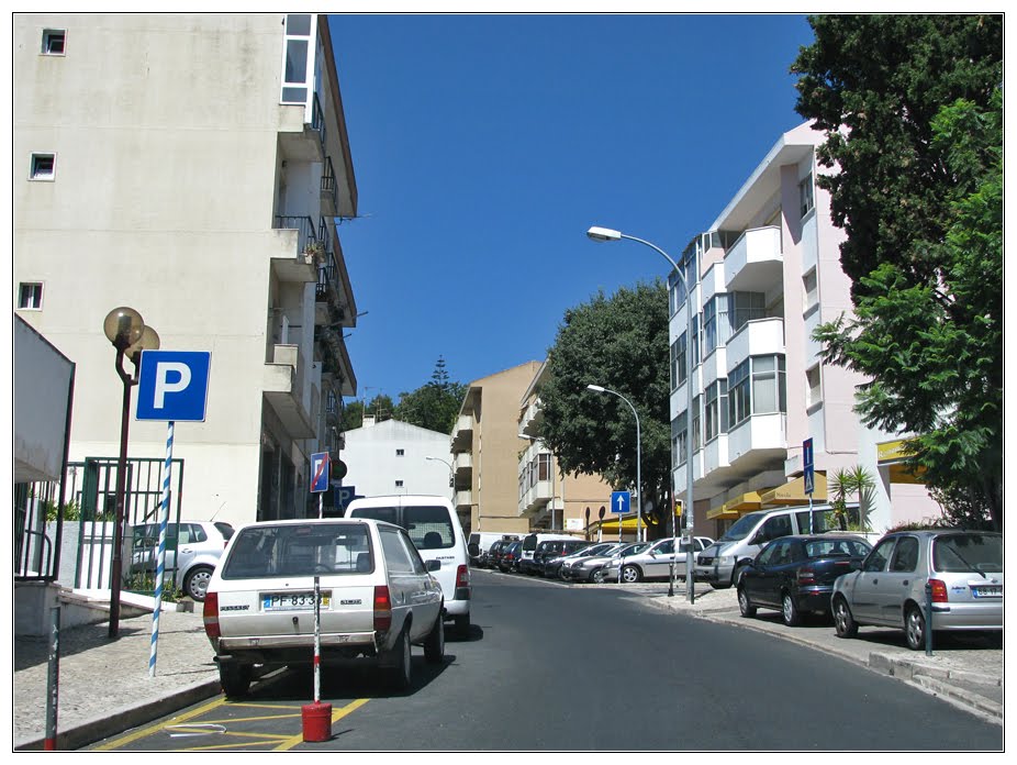 Rua Bento de Jesus Caraça by Barragon