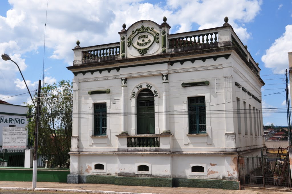 Museu Monte Santo de Minas by Otavio Barreira