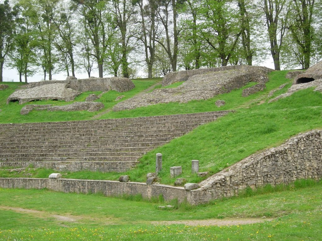 Théâtre romain, Autun by Eumene