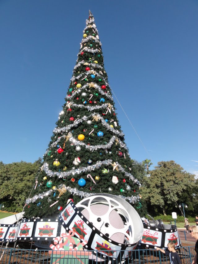 Árvore de Natal - Disney's Hollywood Studios em novembro de 2010. by Carlos Roberto Capis…