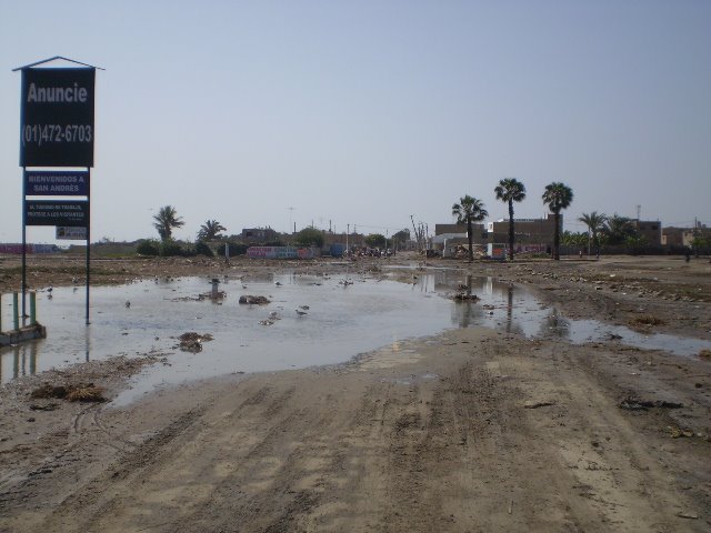 'The bend' in Pisco Playa, 2d post tsunami by Ricardo Bandin Llanos