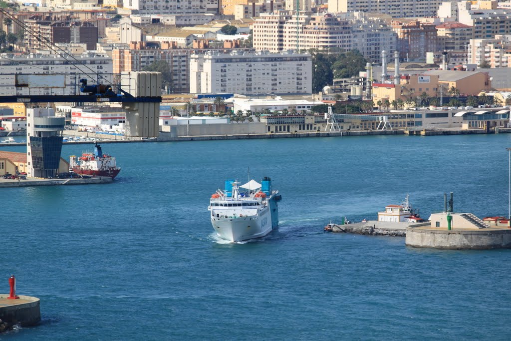 Ferry iniciando su travesia por el Estrecho by Hansi_2010