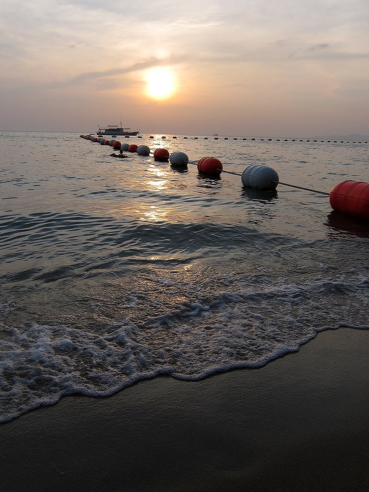 Na Kluea, Bang Lamung District, Chon Buri, Thailand by Taras Plakhotnichenk…