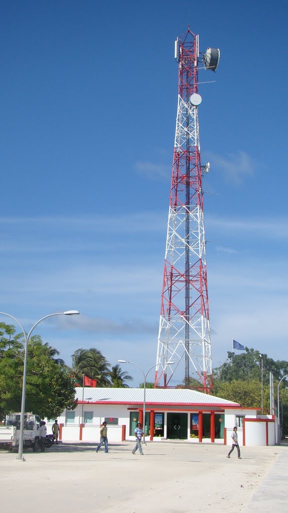 Dhiraagu New Tower at GDH. Thinadhoo by Adnan Haleem