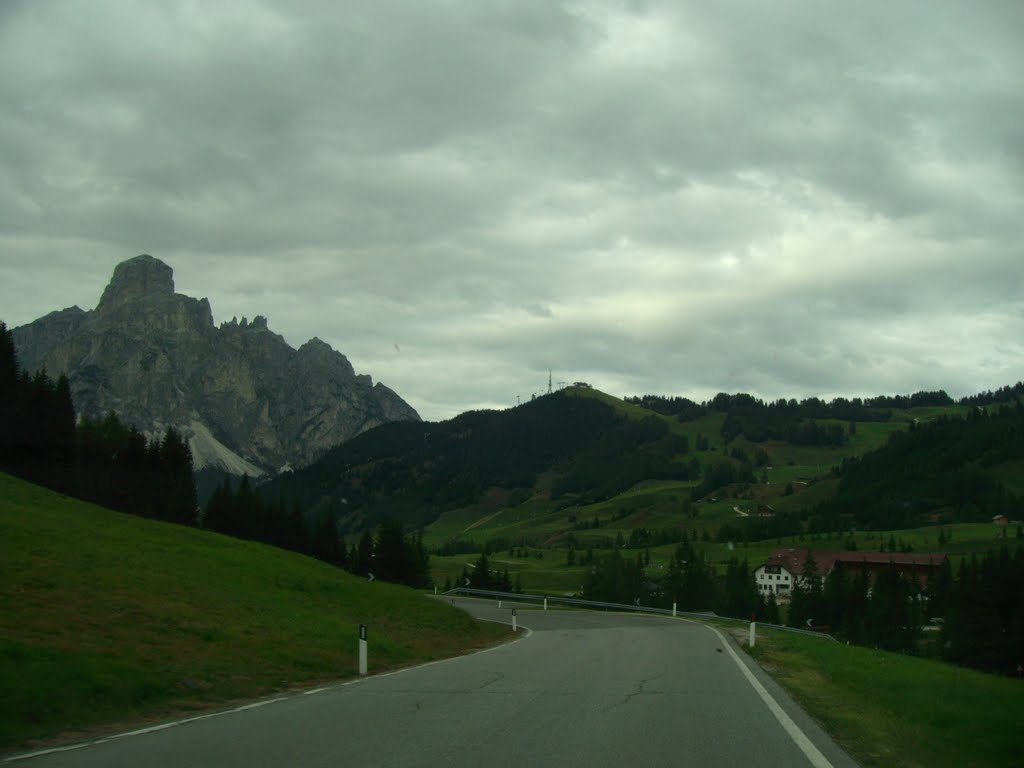 Sassongher si Col Alto ,Corvara. by Annelise L  Floroian