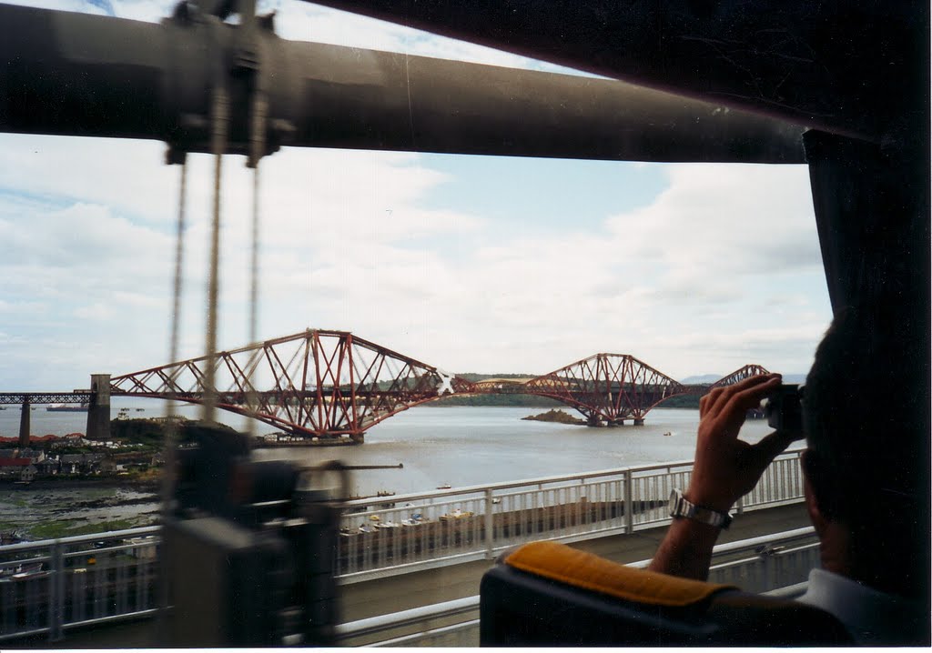 Skócia , útban Edinburgh felé - Forth Bridge, a több mint 100 éves vasúti híd by Rez Mozsar