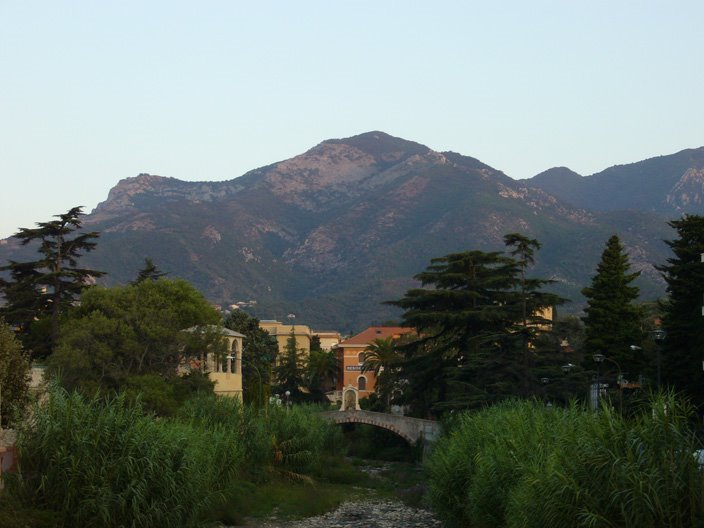 Loano - Monte Carmo all'alba by Samuele Venturini (T…