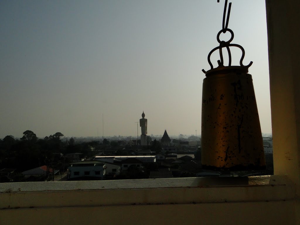 From the top of Ming Mueang 'Castle' towards the Big Buddha 'Luang Phaw Dto', by Thaleh