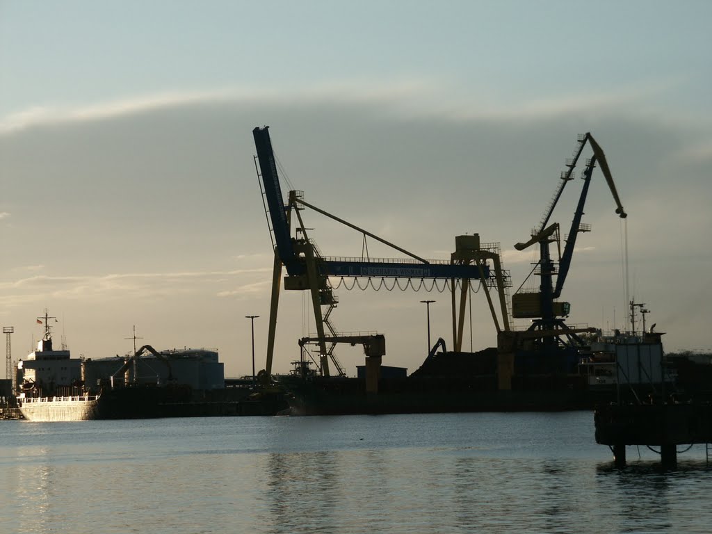 12.5.2007_der Seehafen von Wismar by rahsegler