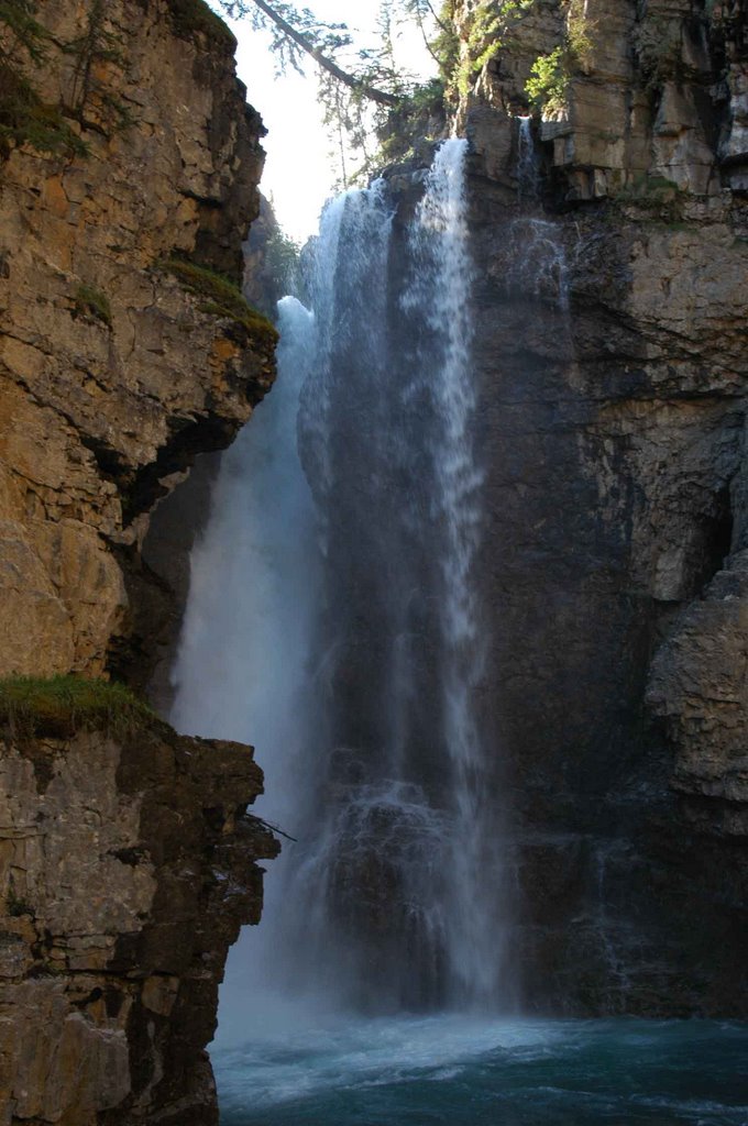 Cascada alta by Angel Sierra