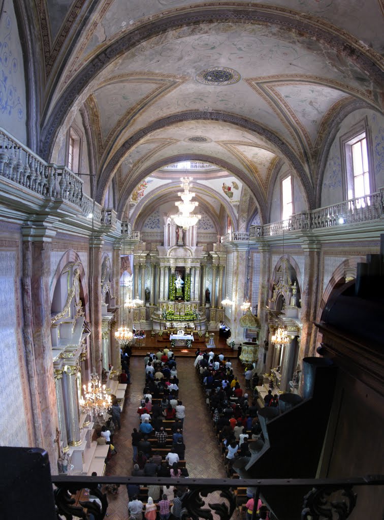 Panoramica Interior Parroquia by ARQ. ROMAN MENDEZ S.