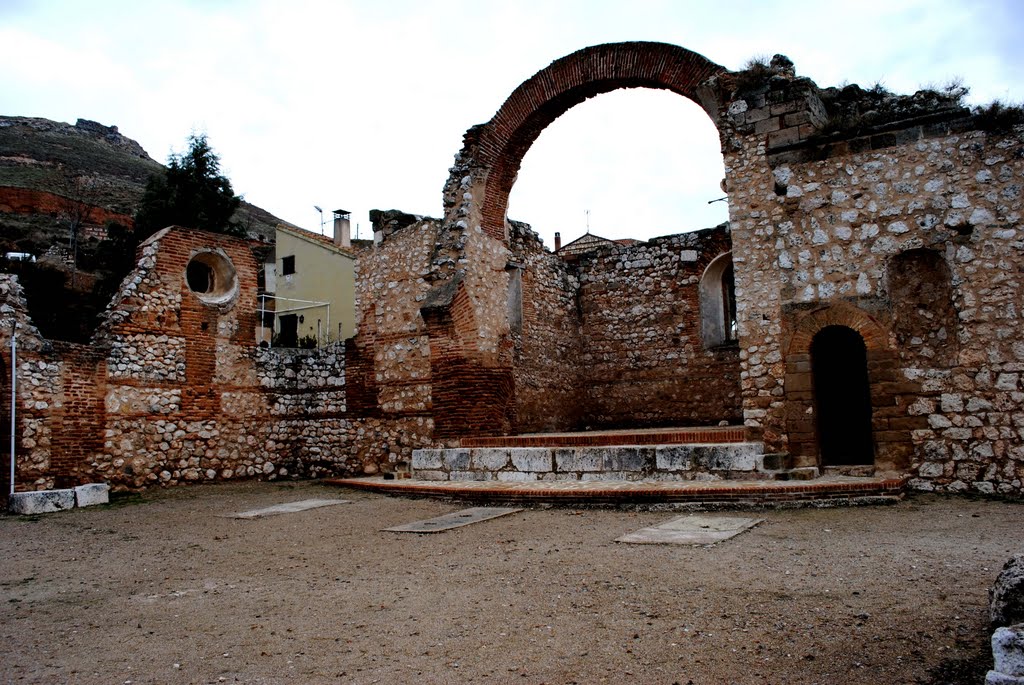 Restos de la Iglesia de San Pedro...4.. (Sede del Arcipreste de Hita) by José Ant. L.V.