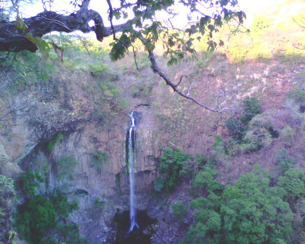 Cascada desde la posada by cesarito77