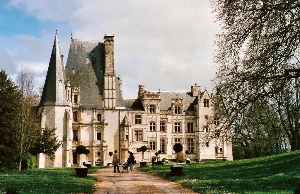 Château de Fontaine-Henry by Gilles Bareau