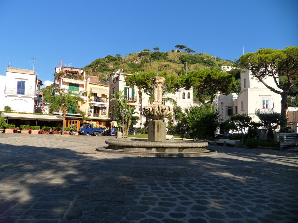 Lacco Ameno (Ischia) - Piazza Santa Restituta by Giuliano Borra