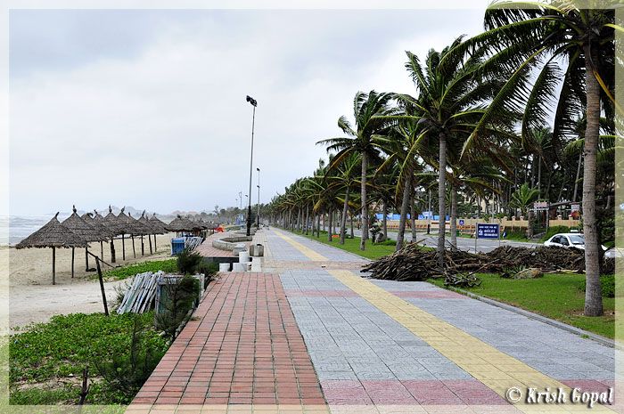 Da Nang boulevard by Krish Gopal