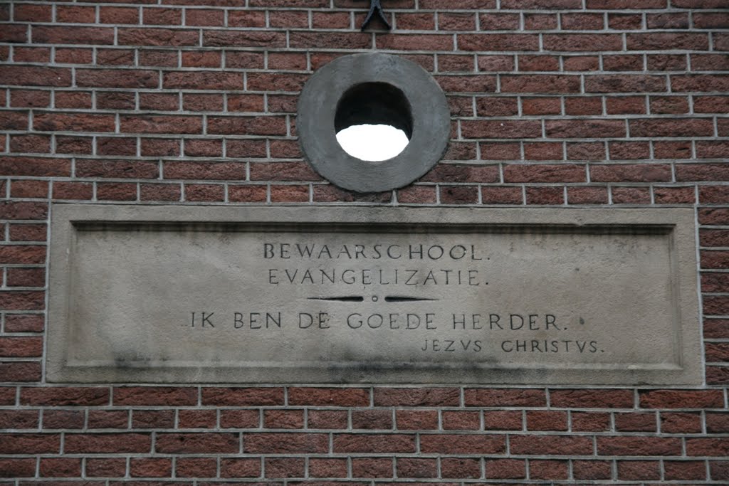 Quotation of Jezus Christ on a former schoolfront, Utrecht. by Carl030nl