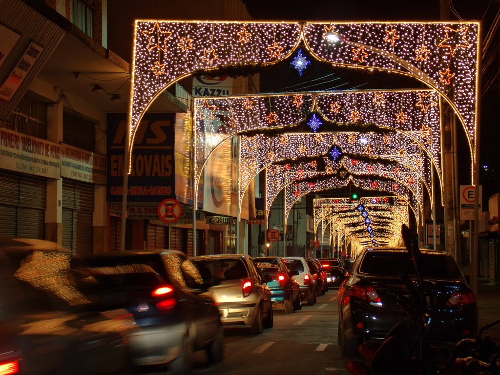 Corredor de luzes na Rua Barão do Rio Branco by Pedro Henrique Santo…