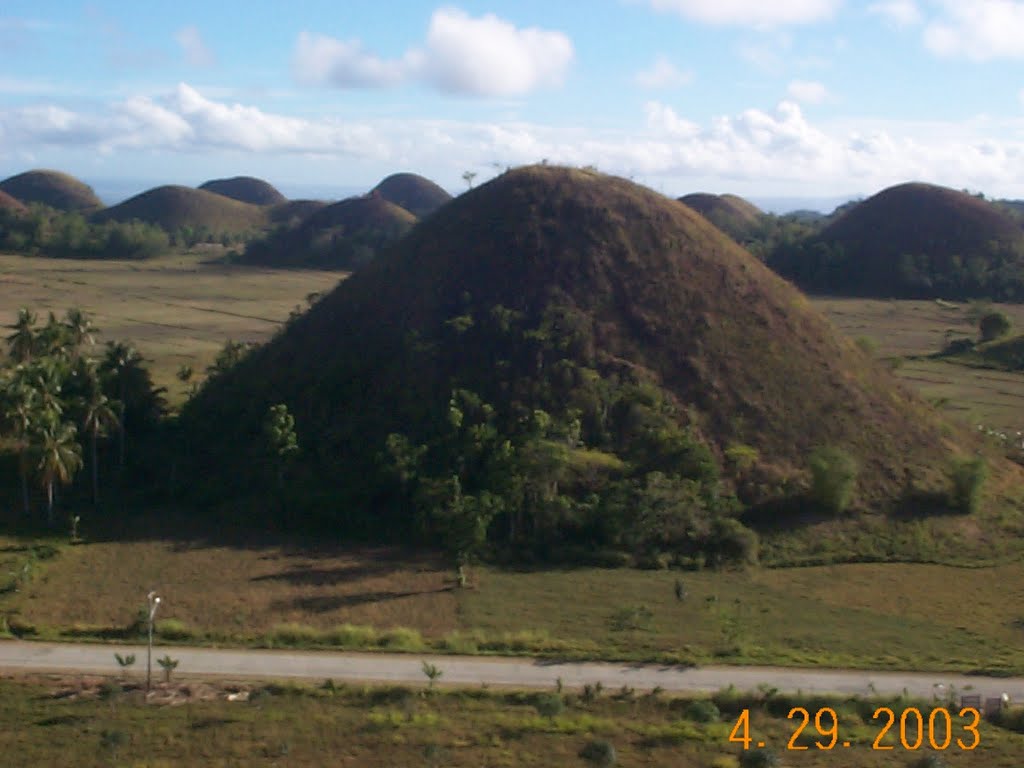 Sagbayan Hills (infront of Sagbayan Peak), Sagbayan, Bohol, Philippines by maedy59