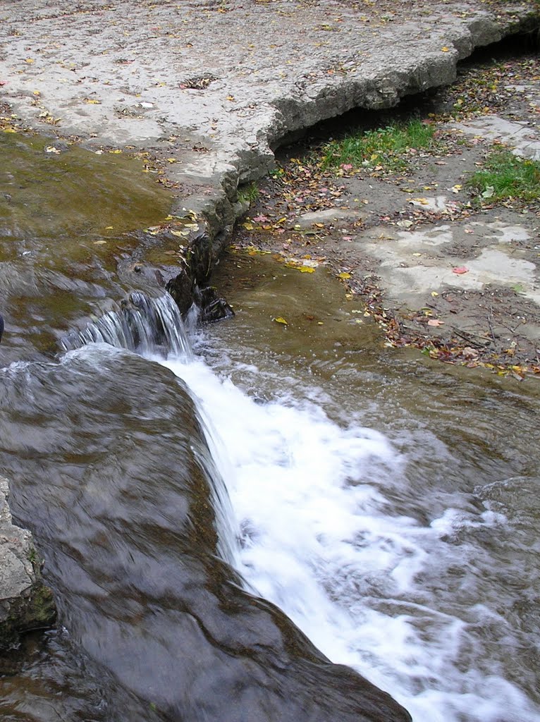 Micro-waterfall on Olhovka River / Микроводопад на Ольховке by V@dim Levin